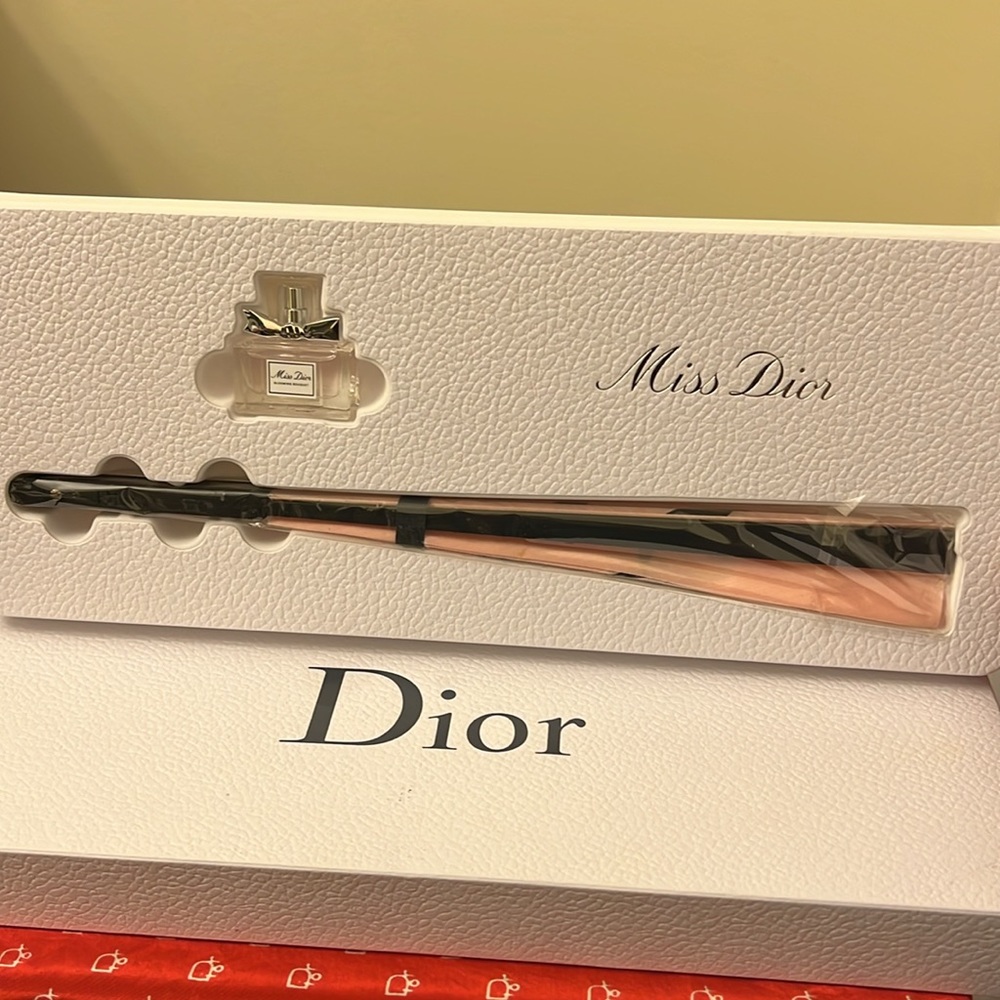 Brand New DIOR Miss Dior Fan - Picture 4 of 16